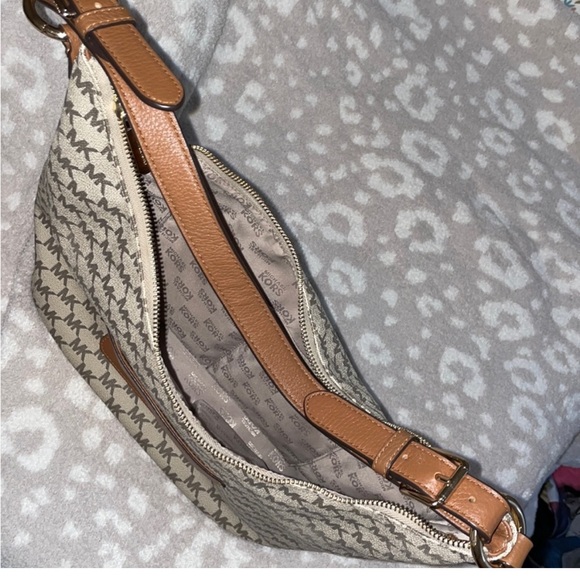 NWT Michael Kors LUPITA NAT/ACORN LG HOBO $398 Firm Price No offers please - Picture 3 of 8